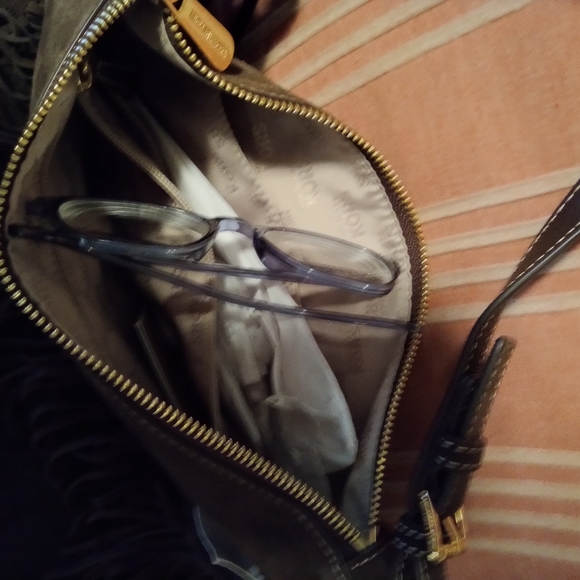 NWT MICHAEL KORS SUEDE SHOULDER BAG WITH TASSELS - Picture 4 of 4